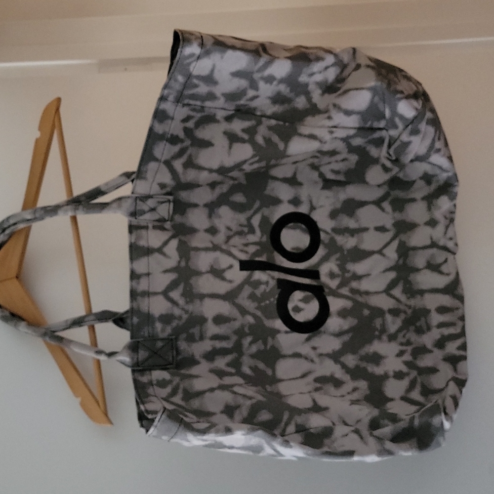 Brand New Alo Yoga Tote Bag